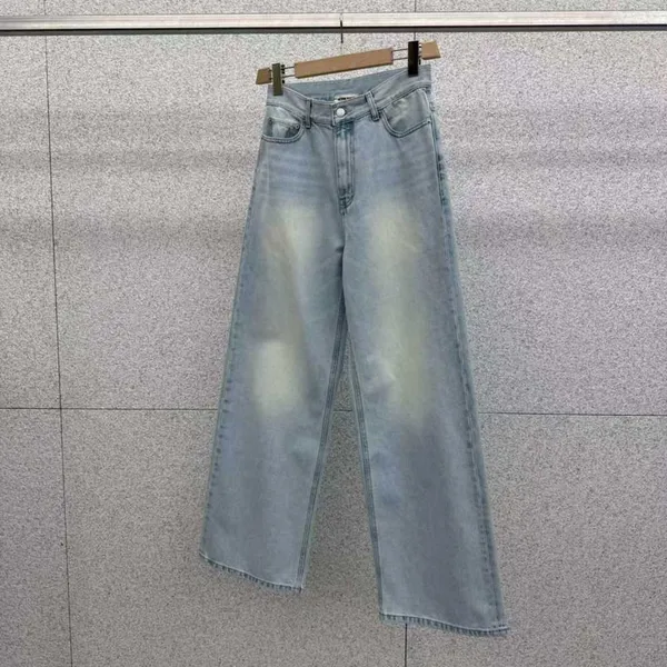 Trendy Loose-Fit Jeans for Effortless Style