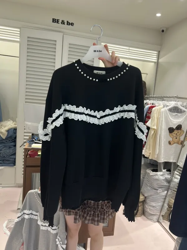 Stylish Black Sweatshirt with Lace Decoration