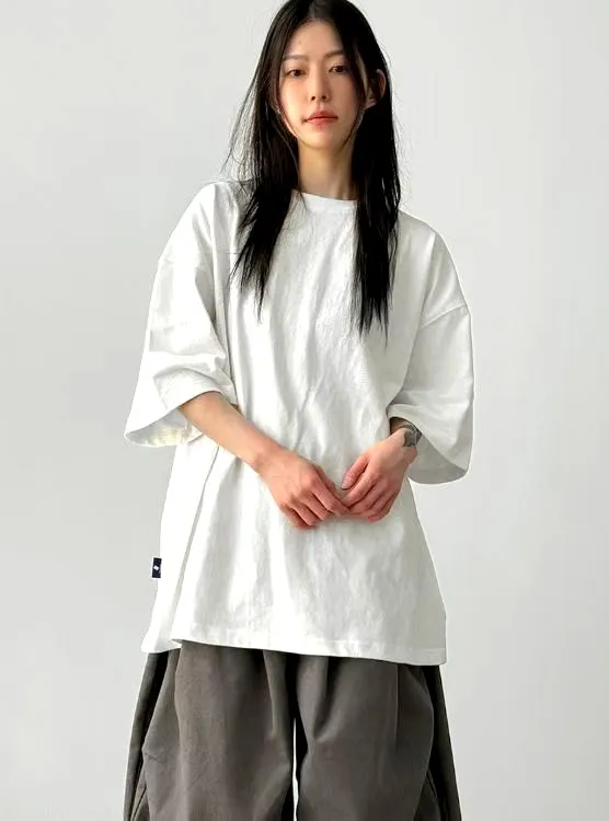 Unisex Loose Fit T-Shirt in Minimalist Style - Comfortable and Breathable