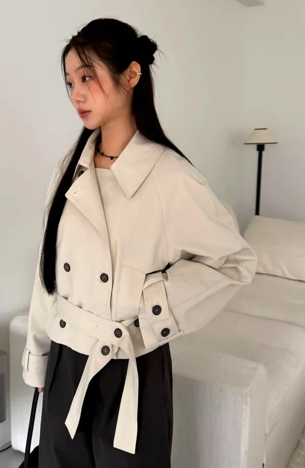 Stylish and Minimalist Women's Jacket, Elegant and Versatile