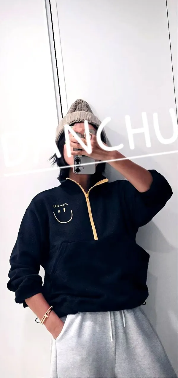 Fashionable Casual Hoodie with Zipper Design, Comfortable and Versatile