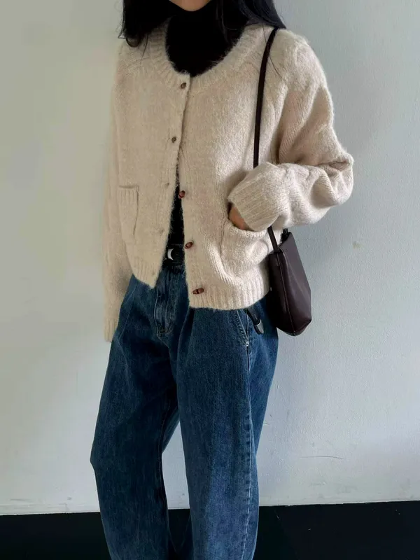 Warm and Cozy Women's Cardigan, Stylish and Versatile