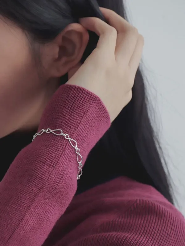 Elegant Heart-Shaped Silver Bracelet, Exquisite Fashion Accessory
