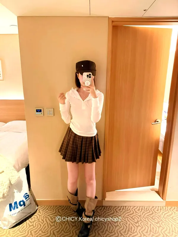 Fashionable and Versatile Women's Top for a Comfortable Casual Look