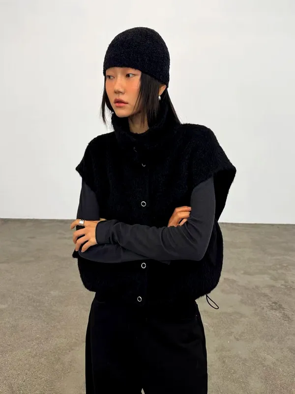 Stylish Black Women's Vest Jacket - Elegant and Versatile