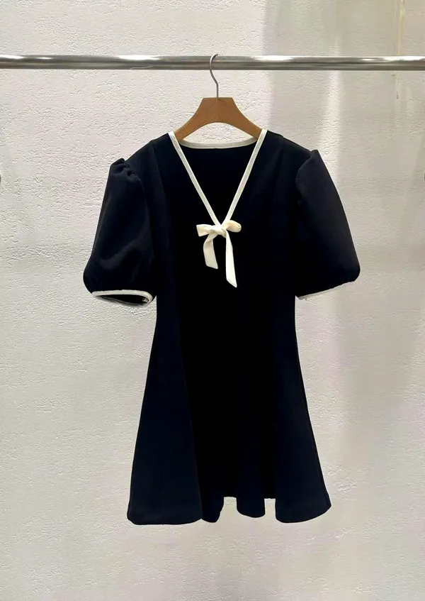 Elegant Black Dress with Stylish Puff Sleeves