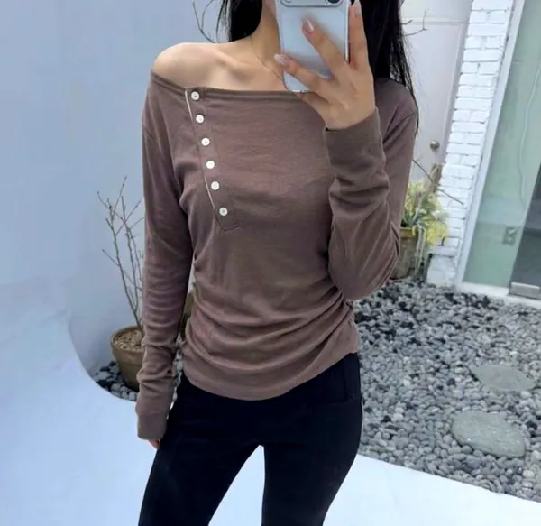 Stylish Off-Shoulder Top, Versatile and Comfortable