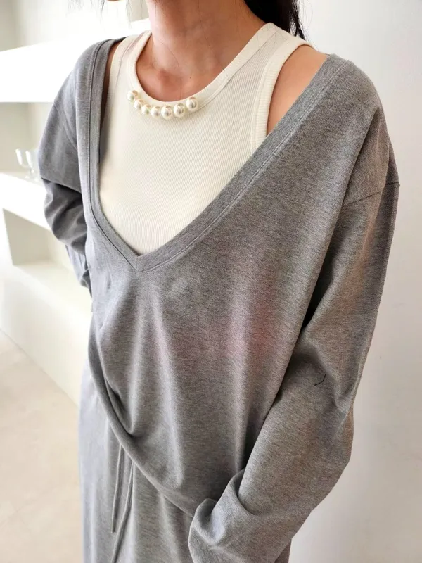 Fashionable Casual Women's Top with Comfortable V-Neck Design, Perfect for Pairing