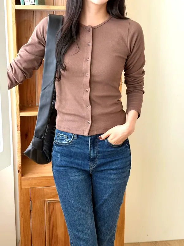 Stylish and Minimalist Women's Cardigan, Comfortable and Versatile