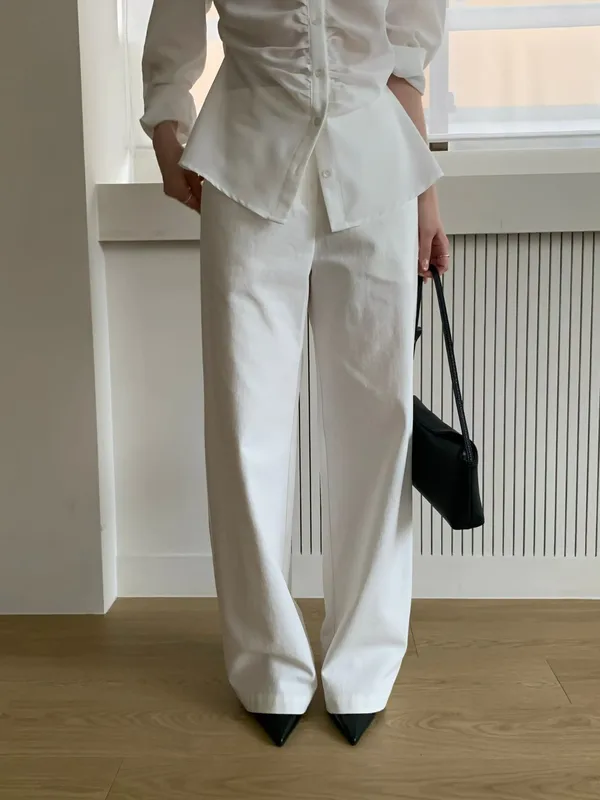 Fashionable minimalist white women's pants, comfortable and versatile.