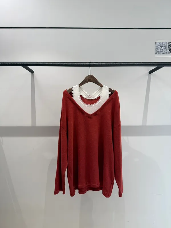 Stylish Casual Red V-Neck Sweater, Comfortable and Versatile
