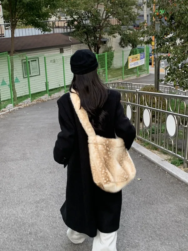 Elegant and Stylish Women's Coat, Warm and Comfortable