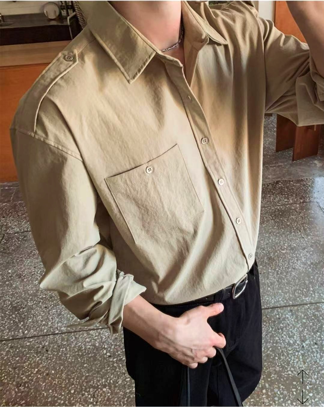 미니멀리스트 스타일 남성 긴팔 셔츠, 편안하고 통기성 좋음