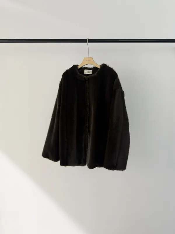 Elegant Plush Coat - Warm and Stylish