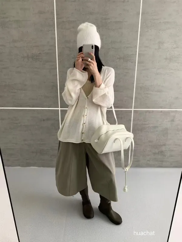 Minimalist Knit Sweater - Lightweight and Comfortable for Spring and Autumn