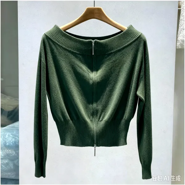 Stylish Loose Knit Top with Elegant Green Design