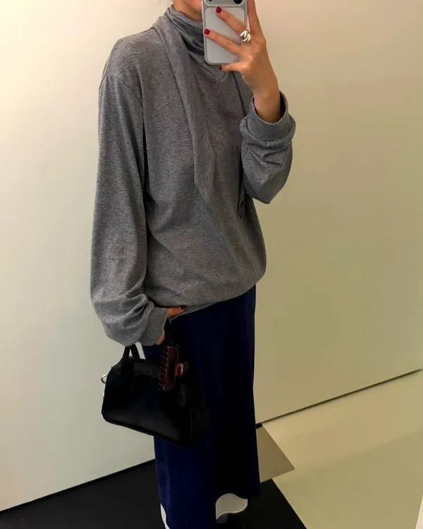 Stylish Minimalist Gray Long Sleeve T-Shirt, Comfortable and Versatile