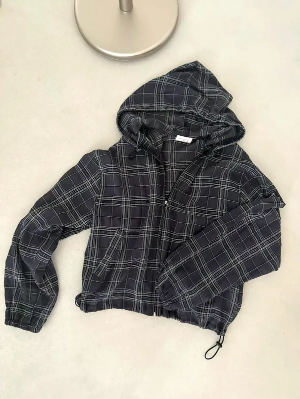 Stylish Plaid Women's Jacket - Lightweight and Comfortable