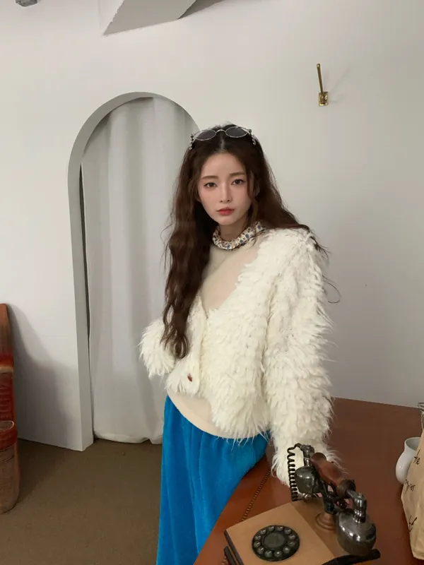 Fashionable Plush Coat, Warm and Comfortable