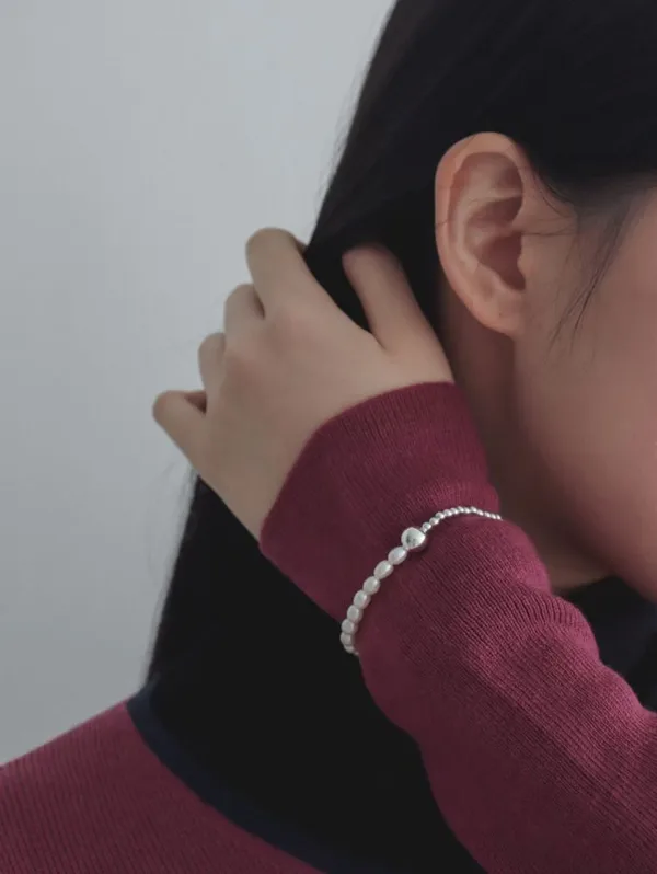 Elegant Pearl Bracelet - Fashionable and Minimalist Style