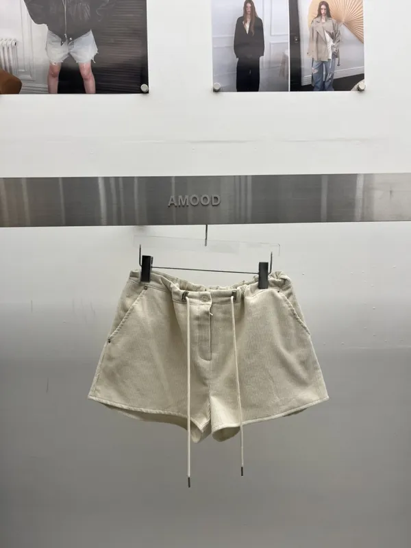 Fashionable Casual Women's Shorts, Comfortable and Versatile
