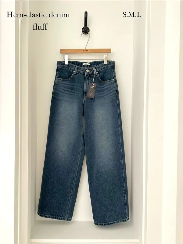 Stylish Versatile Women's Jeans with Comfortable Slim Fit Design