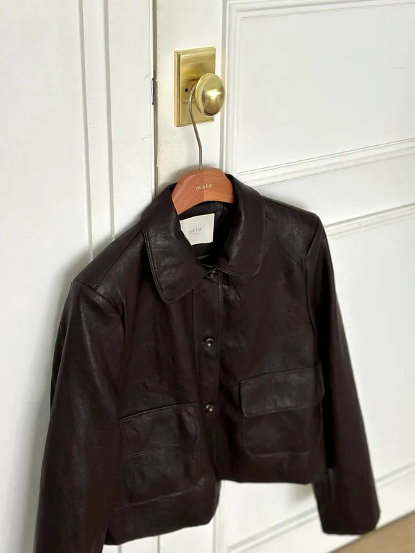 Stylish Women's Leather Jacket - Elegant and Versatile