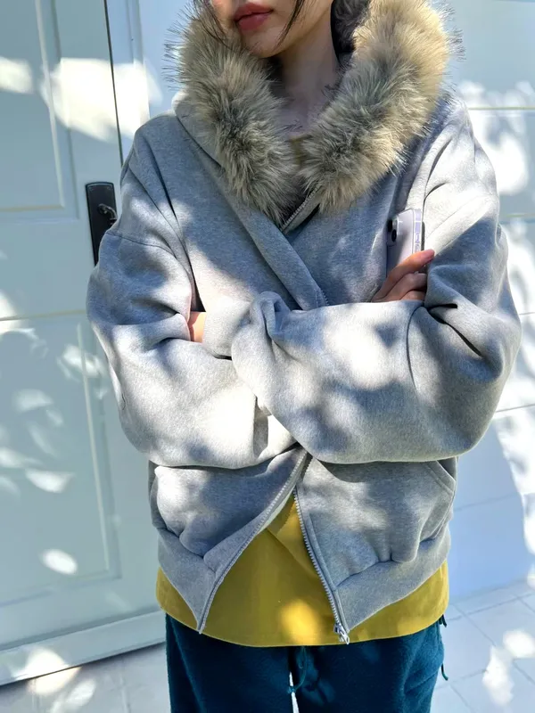 Stylish Gray Women's Jacket with Fur Collar - Comfort and Warmth Combined