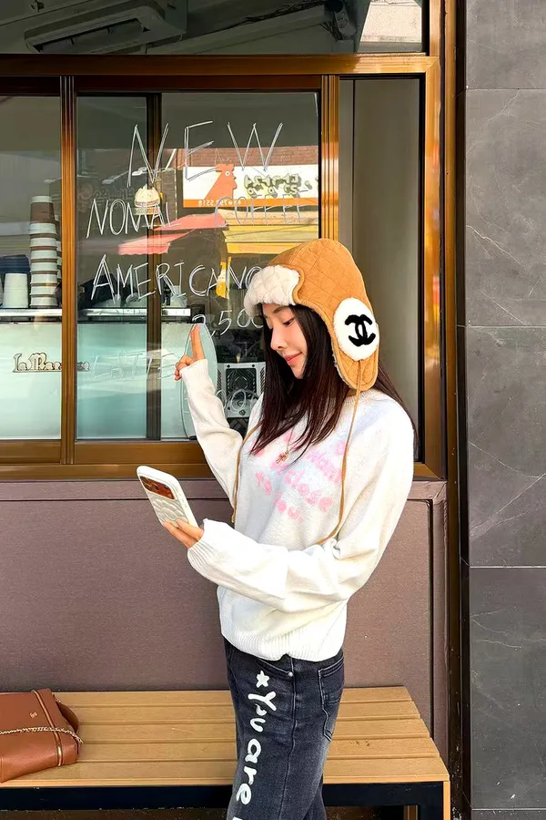 Fashionable Knitted Sweater - Warm and Comfortable, Perfect for Fall and Winter
