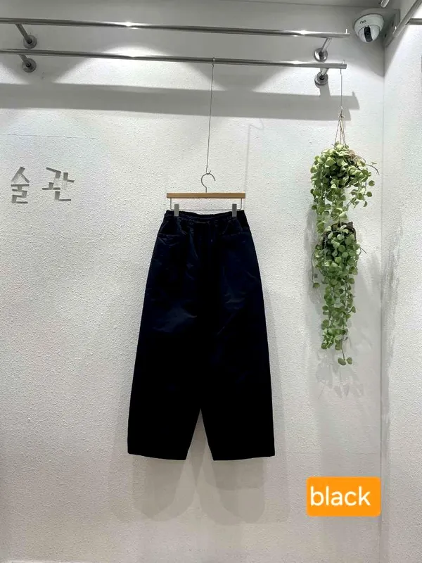 스타일리시한 블랙 루즈 여성 바지, 편안한 캐주얼 룩