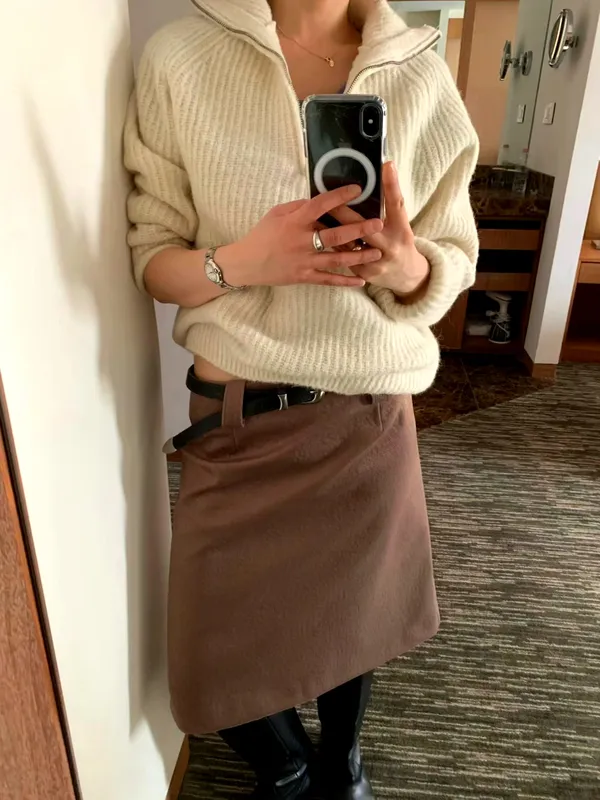 Stylish Versatile Women's Mini Skirt - Elegant and Suitable for Any Occasion