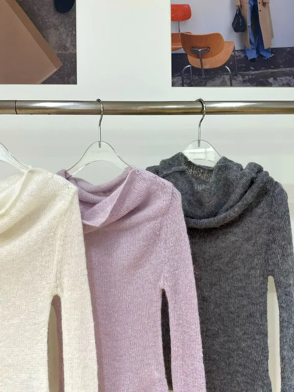 Elegant and Comfortable Women's Top, Perfect for Spring and Autumn