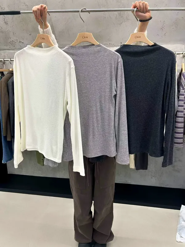 Fashionable and comfortable women's T-shirt, versatile basic style.