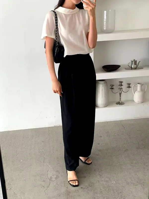 Minimalist style women's top, comfortable and breathable, suitable for daily wear.