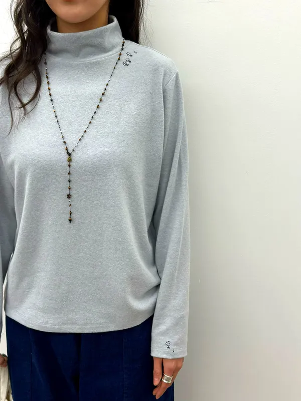 Stylish and Minimalist High Neck Long Sleeve Top, Perfect for Any Outfit