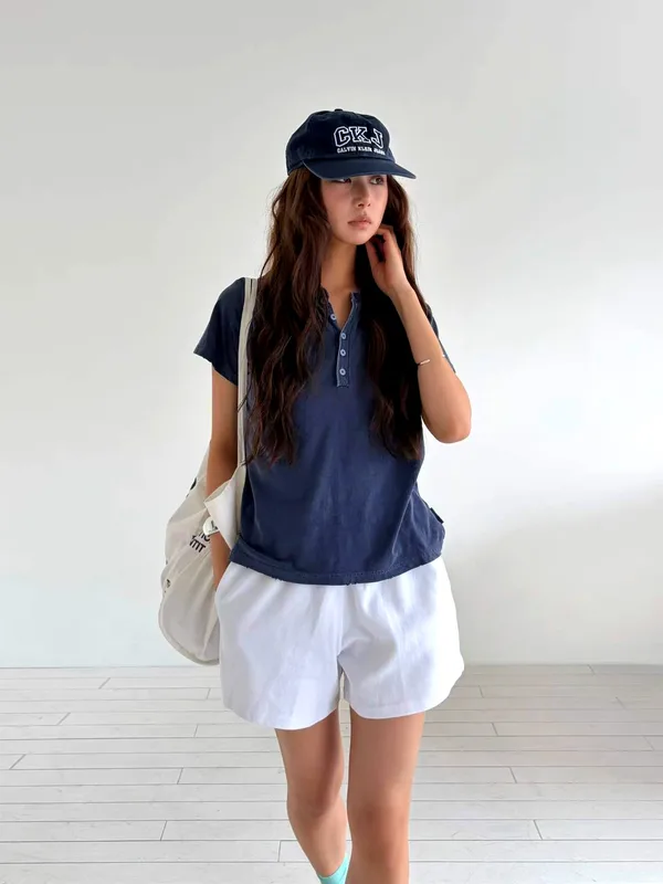 Minimalist Short Sleeve T-Shirt - Comfortable and Breathable for Summer Wear
