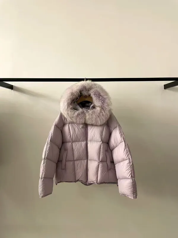 時尚羽絨服女裝外套，優雅毛領設計