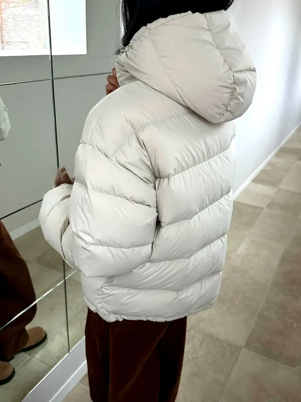 Stylish and Minimalist Women's Down Jacket, Warm and Comfortable