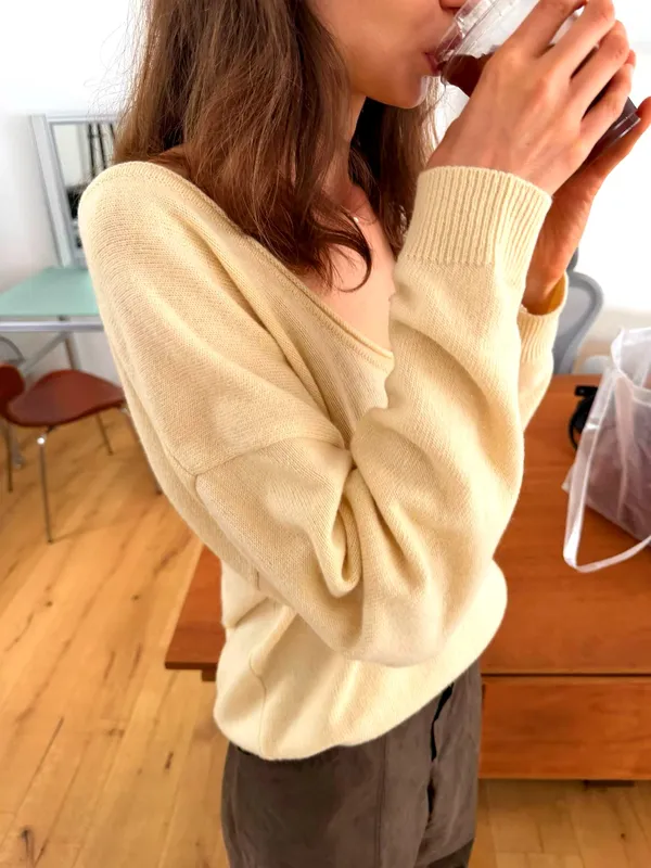 Minimalist and Comfortable V-Neck Knit Top, Lightweight and Breathable