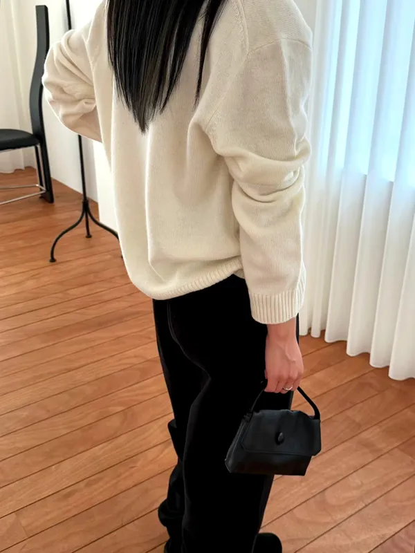 Elegant and Comfortable Women's Top - Stylish Knit Sweater