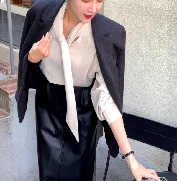 Elegant and Versatile Women's Shirt in Minimalist Style