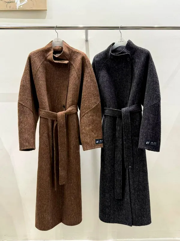 Stylish and Elegant Women's Coat, Warm and Comfortable, Perfect for Pairing