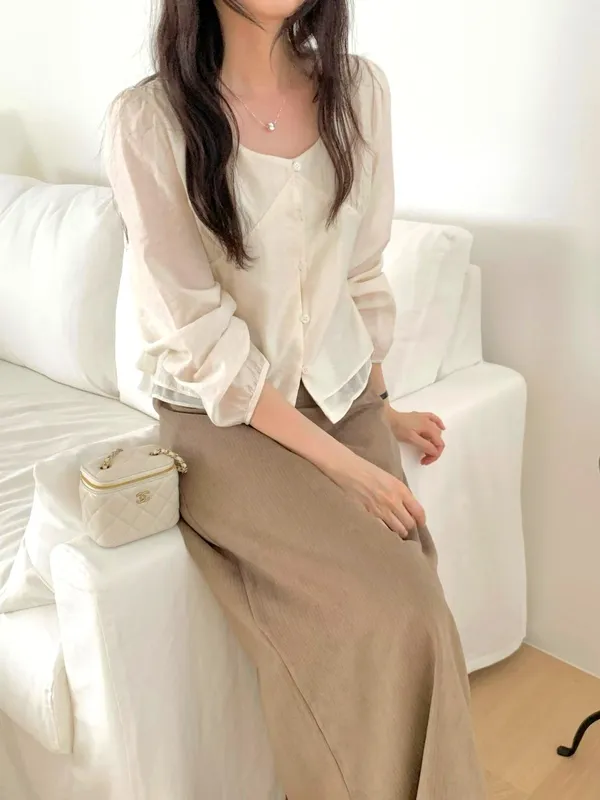 Lightweight and Breathable Women's Top, A Must-Have for Elegance
