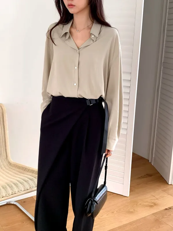 Stylish Minimalist Women's Shirt - Comfortable and Breathable for Any Occasion