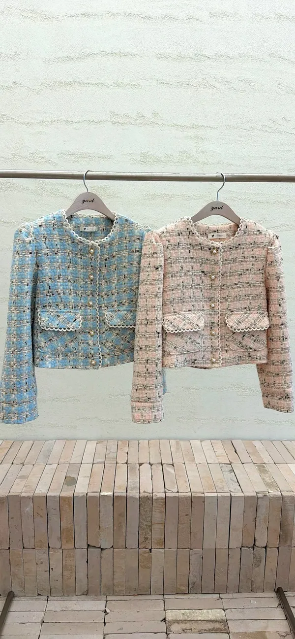 Stylish and Elegant Women's Coat, Perfect for Spring and Autumn