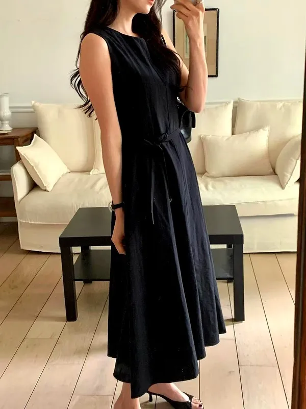 Elegant Black Dress to Showcase Your Charming Aura