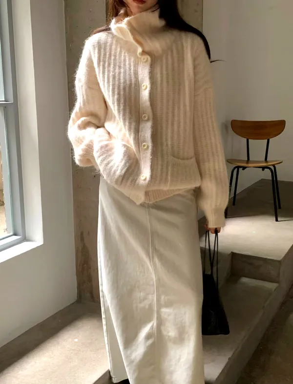 Stylish and Elegant Women's Sweater, Comfortable and Warm, Perfect Match