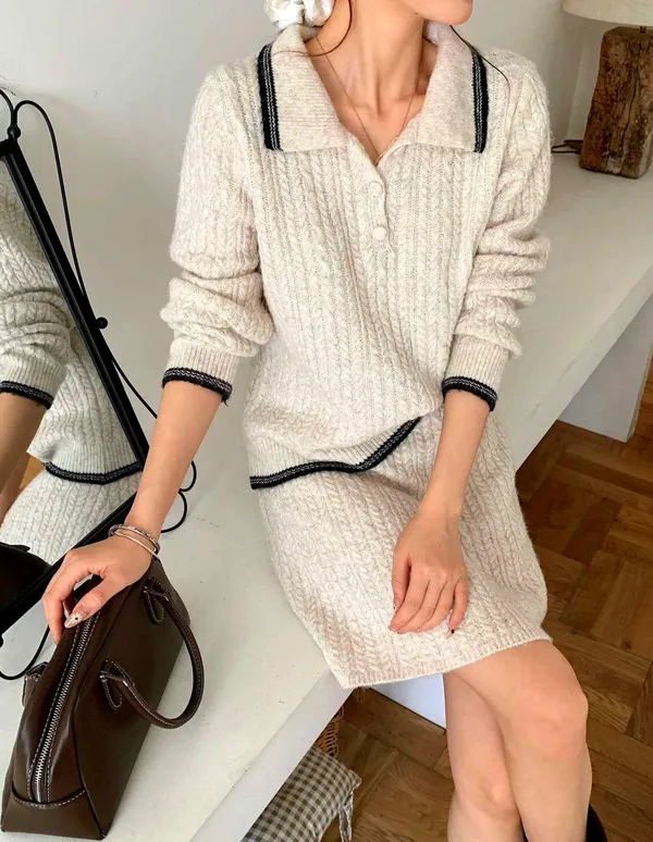 Stylish Knitted Women's Outfit - Warm, Comfortable, and Elegant