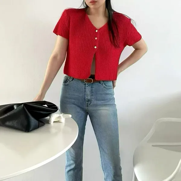Stylish Red Short Sleeve V-Neck Knit Top, A Summer Essential