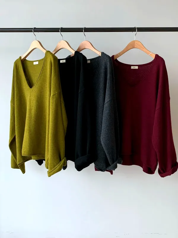 Fashionable Loose V-Neck Sweater - Comfortable and Versatile